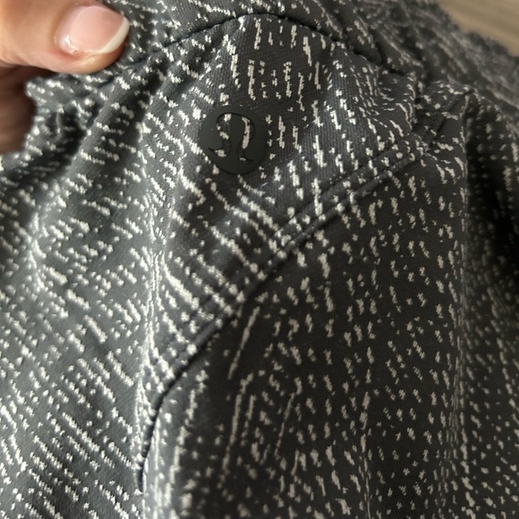 Lululemon High Rise Crop 23" Simultaneous Anchor Alpine White Gray Pants Size 10 - Picture 10 of 13